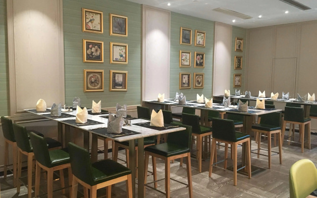 Ramada Plaza Zhijiang Hotel