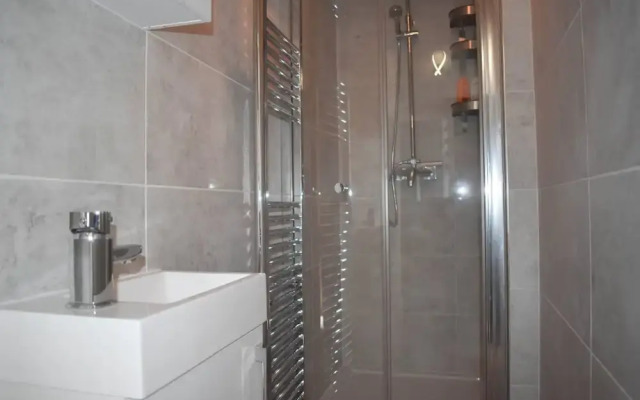 Contemporary 2 Bedroom Flat in Brighton
