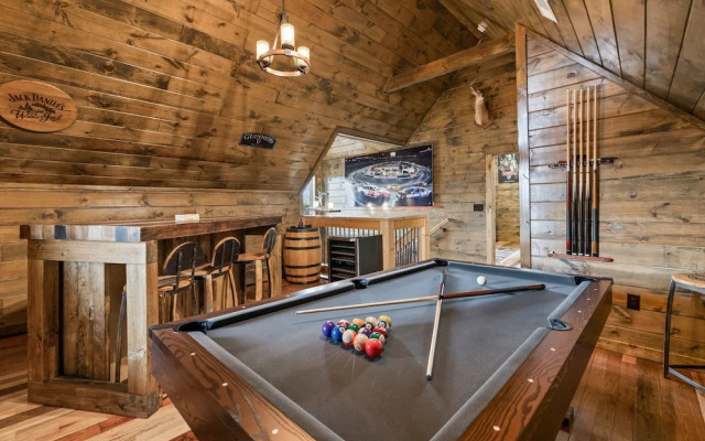 Cabin w/ Hot Tub & Game Room in the Smokys!
