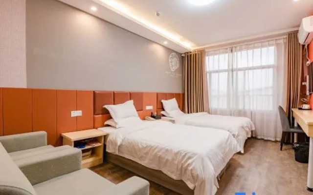 Shell Xinyang Huangchuan Country Railway Station Hotel