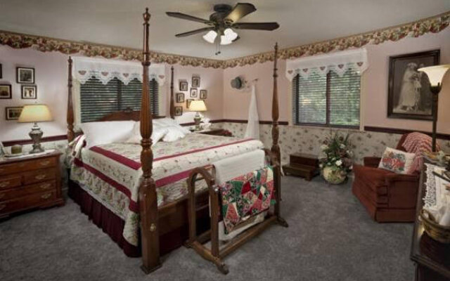 Acorn Bed And Breakfast at Mills River