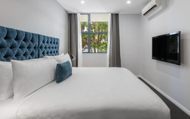 Meriton Suites Waterloo