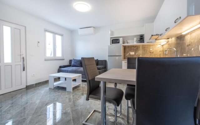 Nice Home in Piran With Wifi and 1 Bedrooms