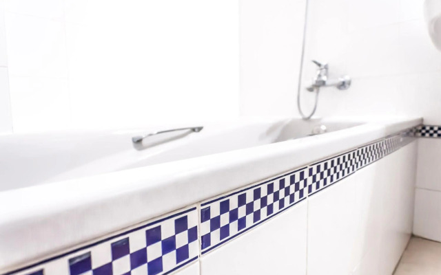 Conde Ibarra Central by Valcambre