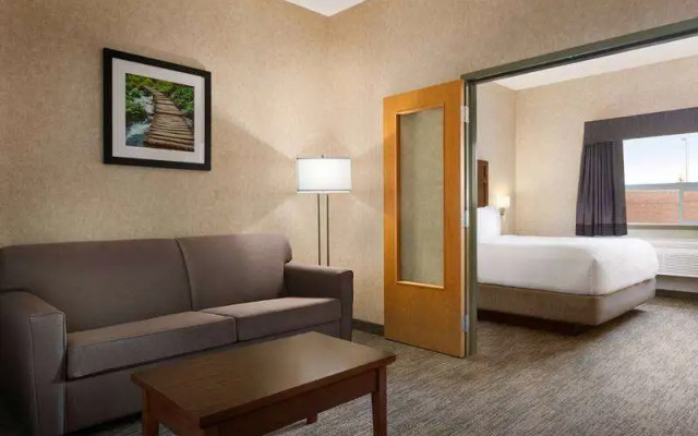 Days Inn & Suites by Wyndham Brooks