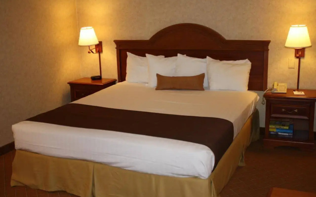 Holiday Inn Express & Suites Camarillo by IHG