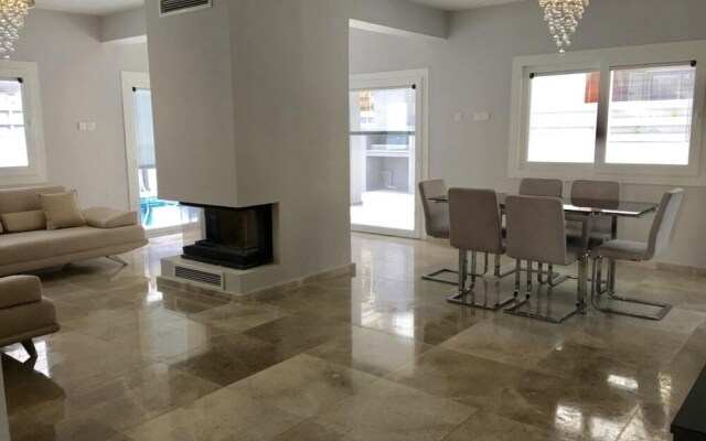 Sema Villa in Kyrenia, 4 Bedroom Villa, Sleeps 8