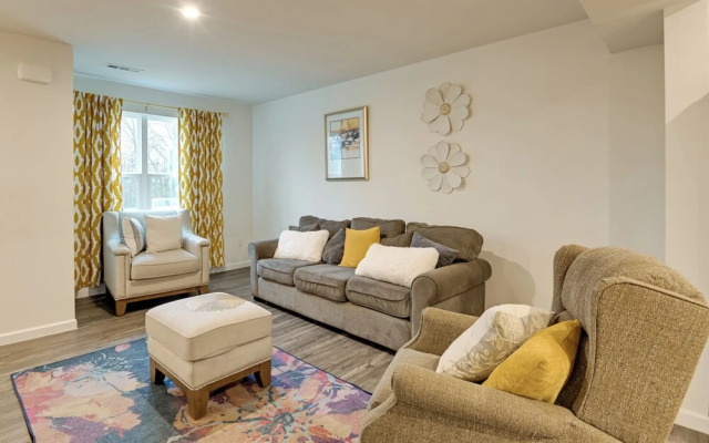 Pet-friendly Nashville Townhome: 10 Mi to Dtwn