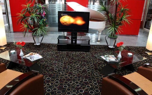 Crossway Hotel