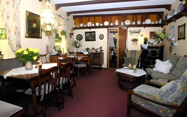 Alte Weinstuben Steinfelder Hof