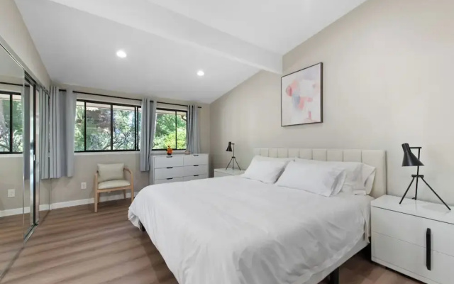 Stylish & Spacious Retreat in Downtown Bellevue