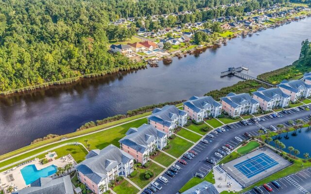 Stunning 2BR Condo at Waterway Village