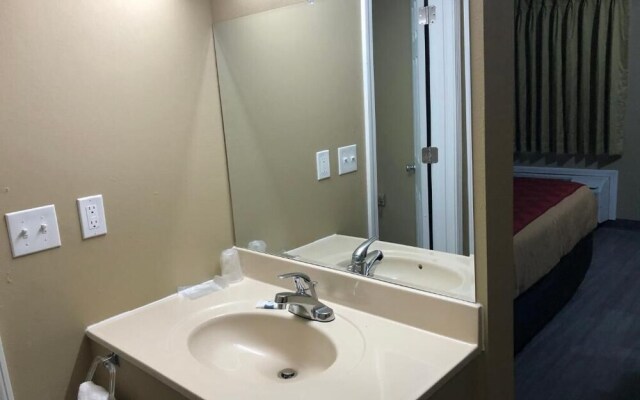 Deluxe Inn & Suites By OYO Miami OK