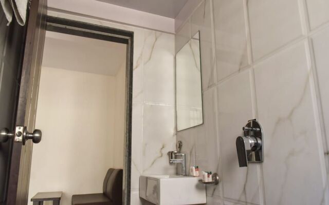 OYO 12854 Hotel Sahara Inn