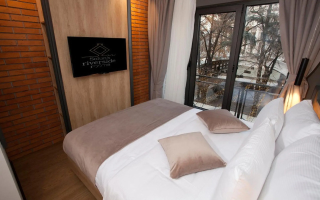 Solun's Riversides Room