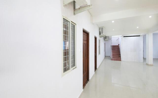OYO 24279 C Seasons Inn