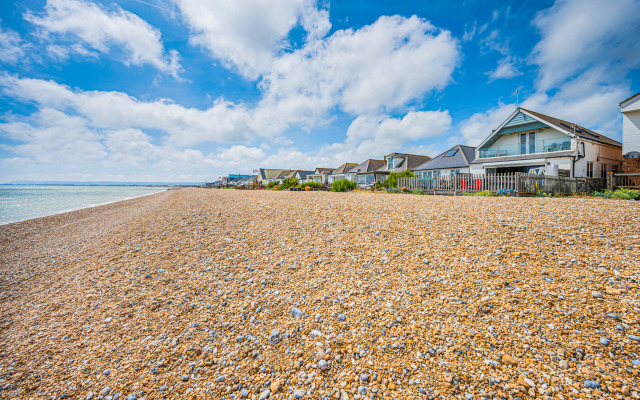 Family Beachfront House Pevensey Bay Sleeps 10