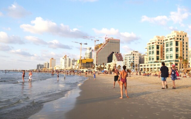 Beach Apartments By Reines5 TLV