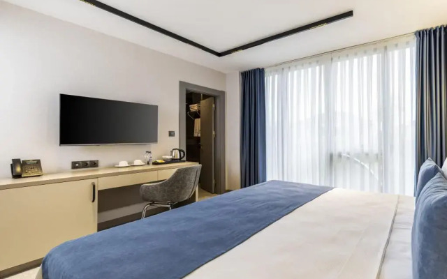 Rossi Luxury Hotel