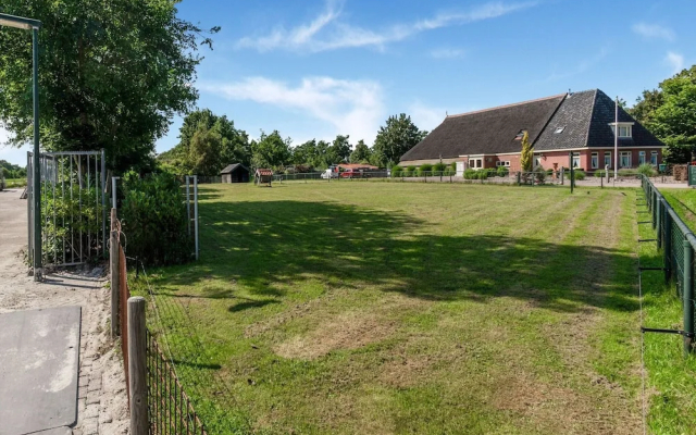 Stylish Farmhouse With Spa Tub