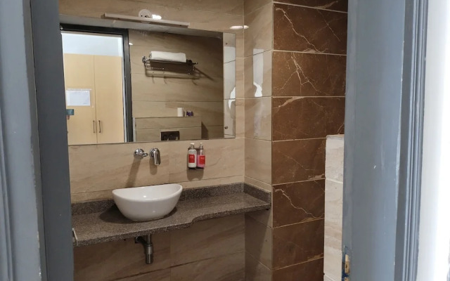 Saltstayz Express - Medicity (Near Medanta Hospital)