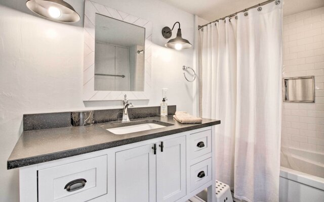Renovated Farmhouse < 1 Mile to Okemo Mountain!