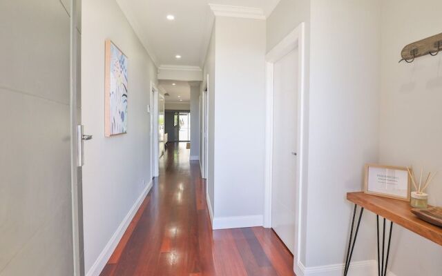 Indulge Luxury Homes - Dockside Marina