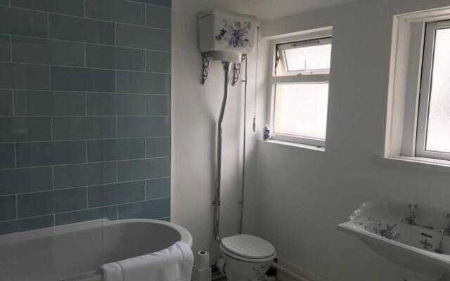 Beautiful newly refurbished 2 bed flat in devon