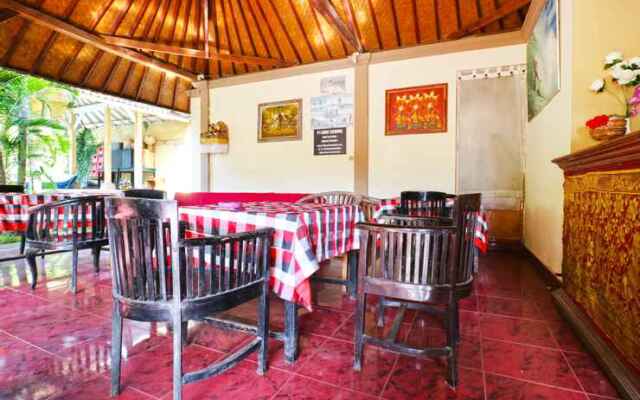 Kartika Ayu Beach Inn