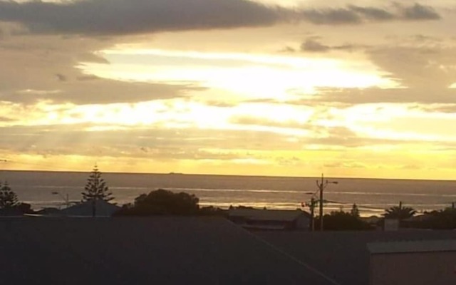 Christies Beach Hotel