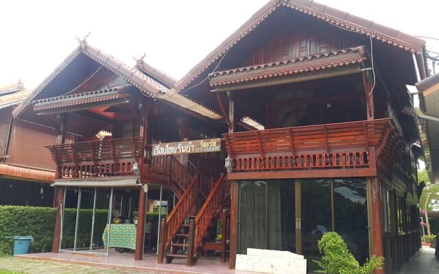 Ruenthai Rimnam Resort Suratthani