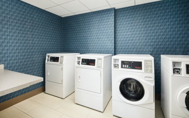 Holiday Inn I 64 West End