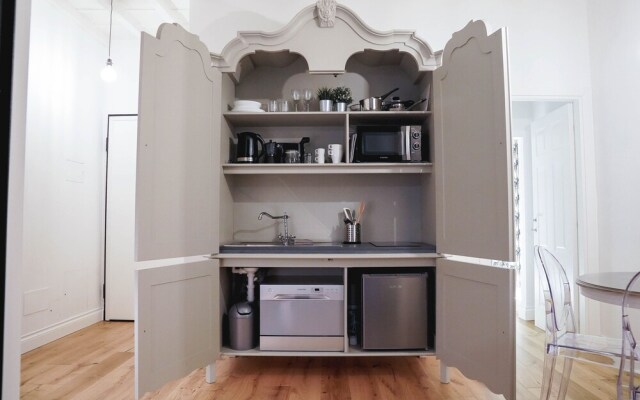 Art Apartment Black & White