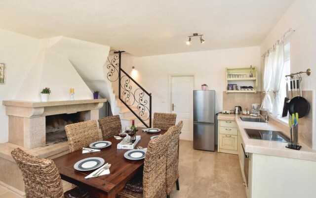 Amazing Home in Pucisca With 3 Bedrooms, Wifi and Outdoor Swimming Pool