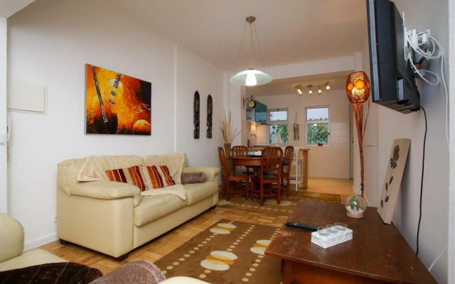 Johnny Ringo Family Apartment II