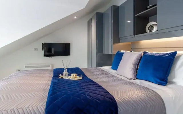 The Residence Coventry by Paymán Club