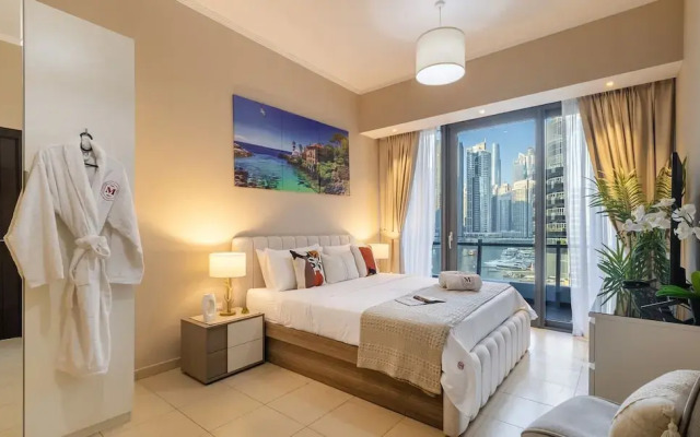 Stylish Marina-front 2BR Near Top Attractions