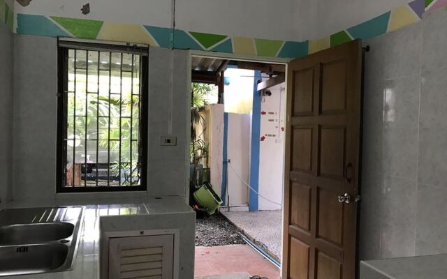 OYO 75304 Riverside Guesthouse