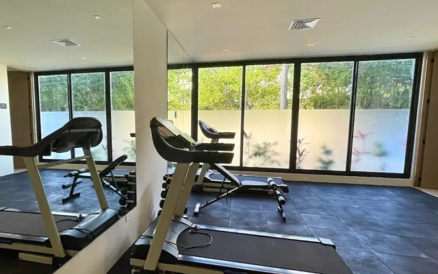 New Downtown Condo with Rooftop Pool