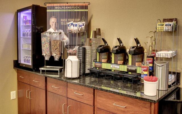 Cobblestone Hotel & Suites - Newton