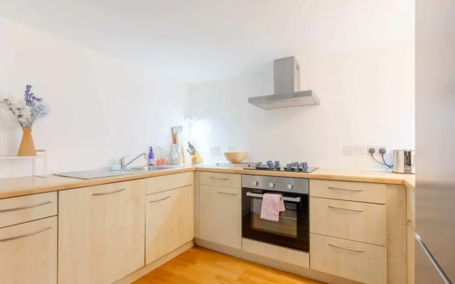 Chic 1BD Maisonette W/hot Tub, King's Cross!
