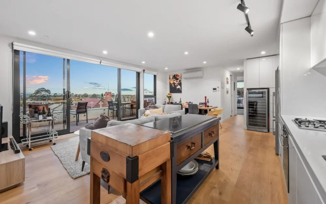 StayCentral - East Brunswick Penthouse with Study