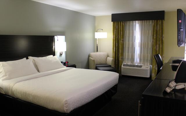 Holiday Inn Express Hotel & Suites Marion Northeast, an IHG Hotel