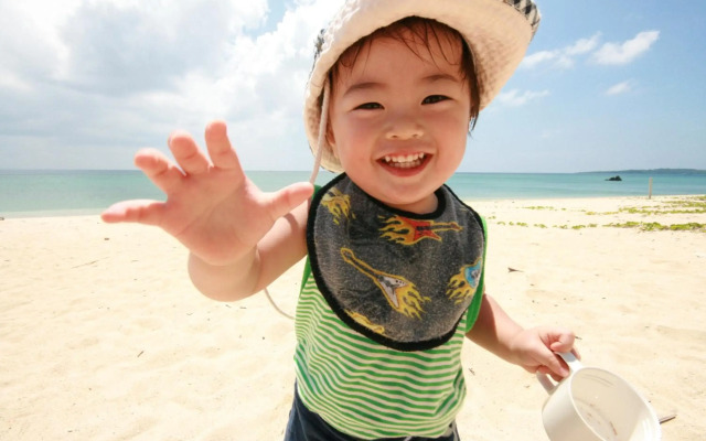 On The Beach Lue