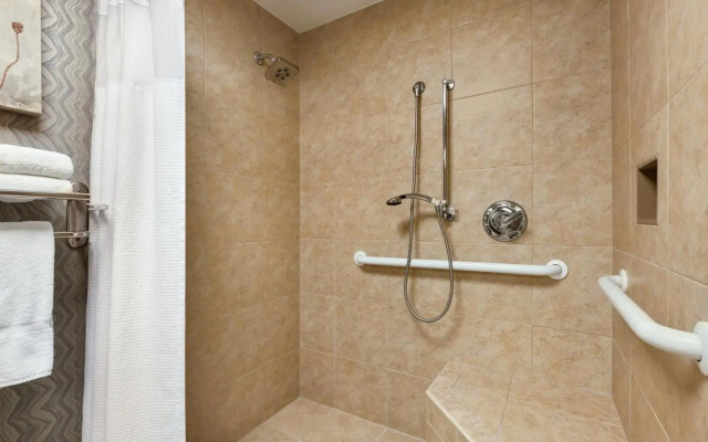 Crowne Plaza Knoxville Downtown University by IHG