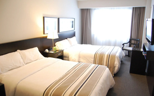 Plaza Real Suites Hotel