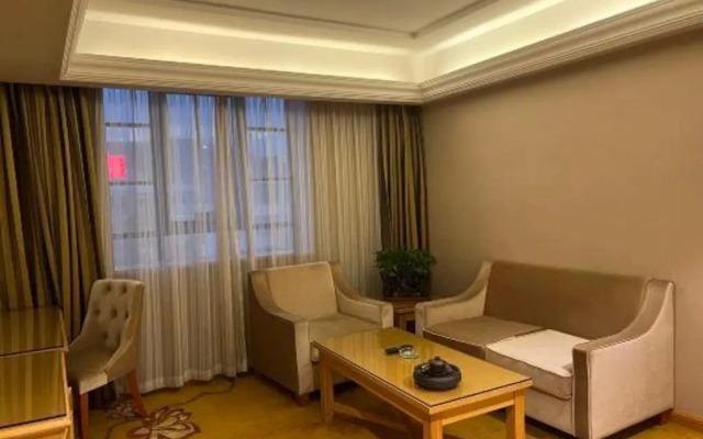 Vienna Hotel (Huidong Jilong)