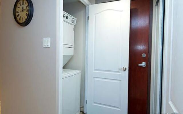 WhiteHall Suites - 20 Bluejays Way