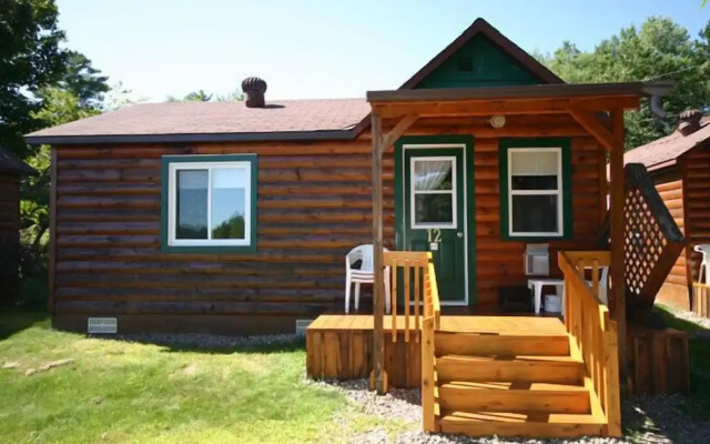 Spectacle Lake Lodge