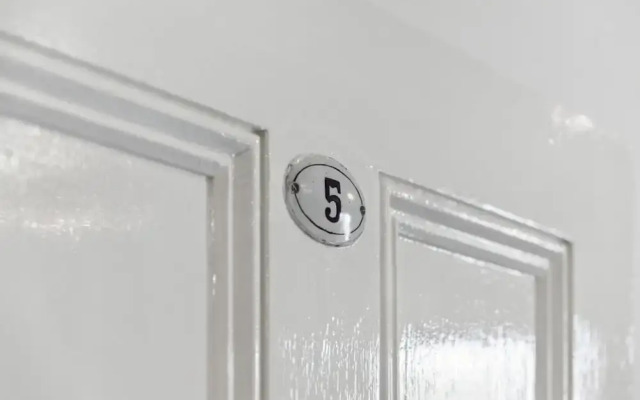 Ye Olde St Leonards Hotel Pet Friendly Sleeps 9